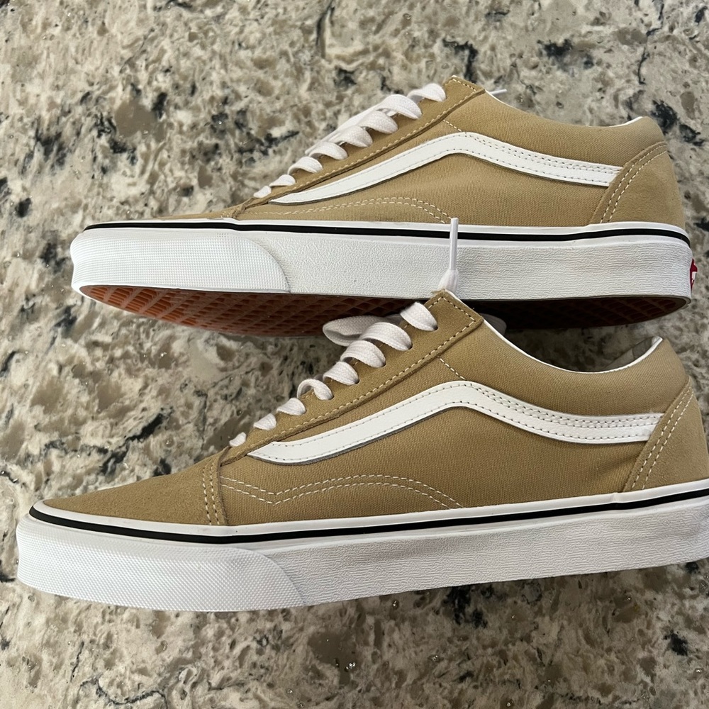 Vans old Skool 9.5 men tan shoes